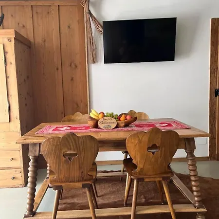 Апартаменты Haus Sibylle: Central, 3 Bedroom, Self-contained Зас-Фе